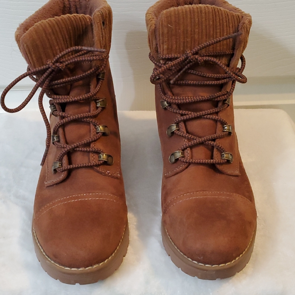 Universal Threads Brown Lace-Up Ankle Boots